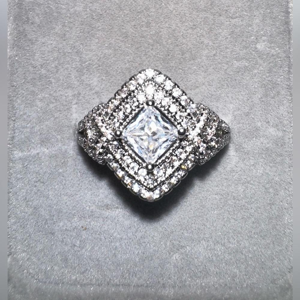 Women’s Silver Ring
